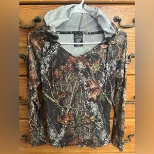 Wilderness dreams camo hooded shirt small